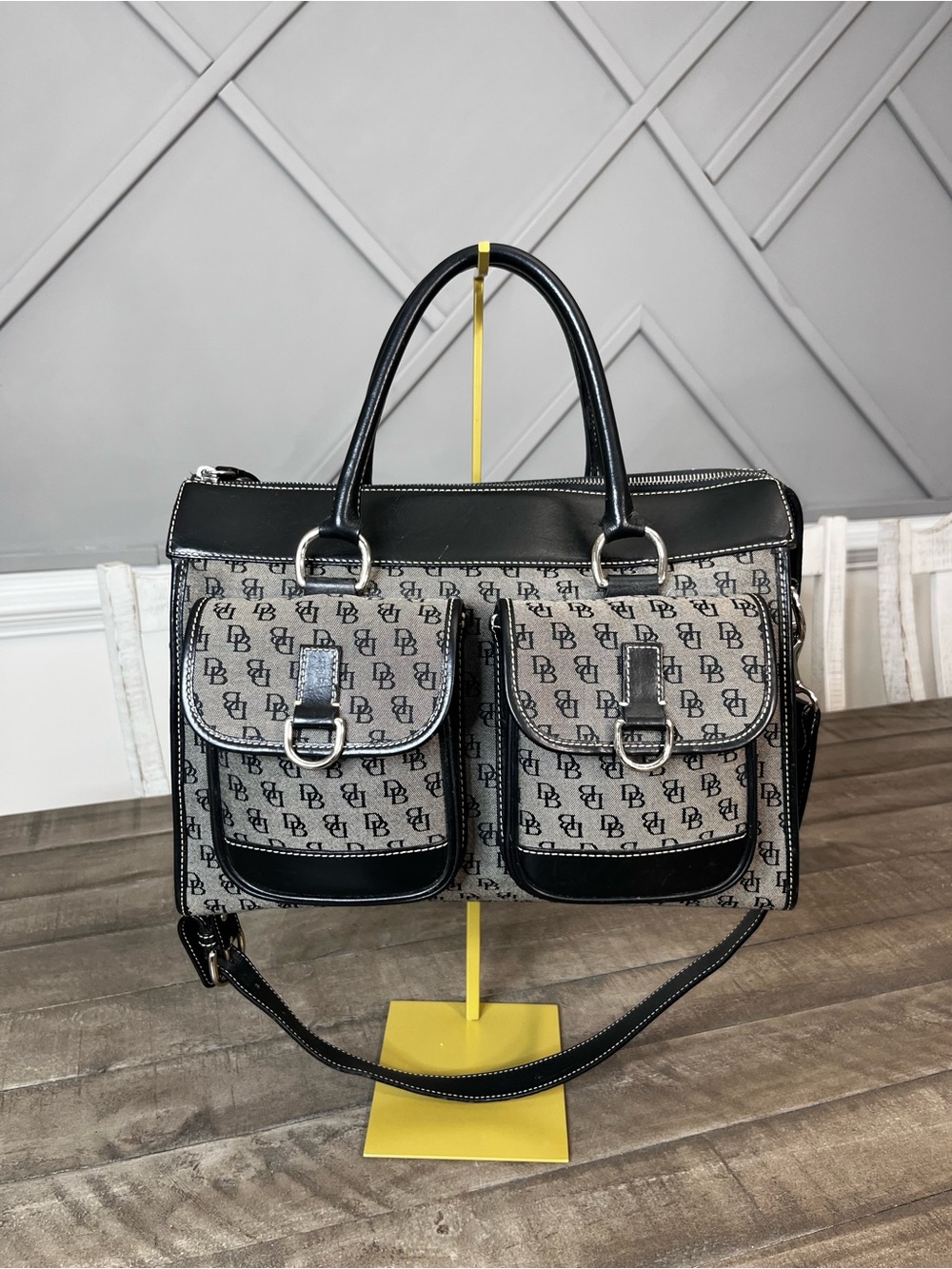 Dooney & Bourke DB Purse
Vintage Large Double
Pocket Tote Black Signature - Picture 9 of 12